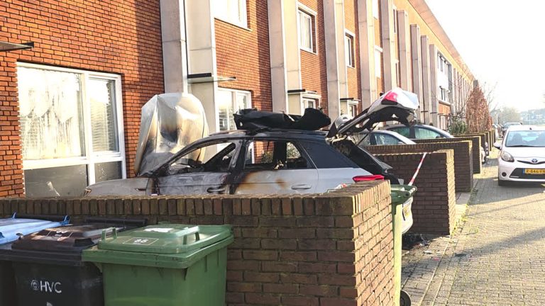 Autobranden Papendrecht vermoedelijk ontstaan door explosie, politie zoekt getuigen