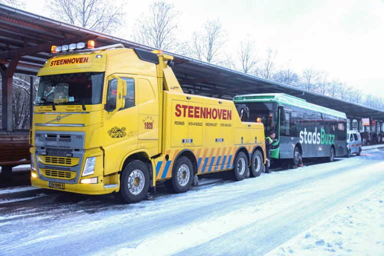 Winters weer houdt streek in zijn greep: files, gestrande voertuigen en geen afvalinzameling
