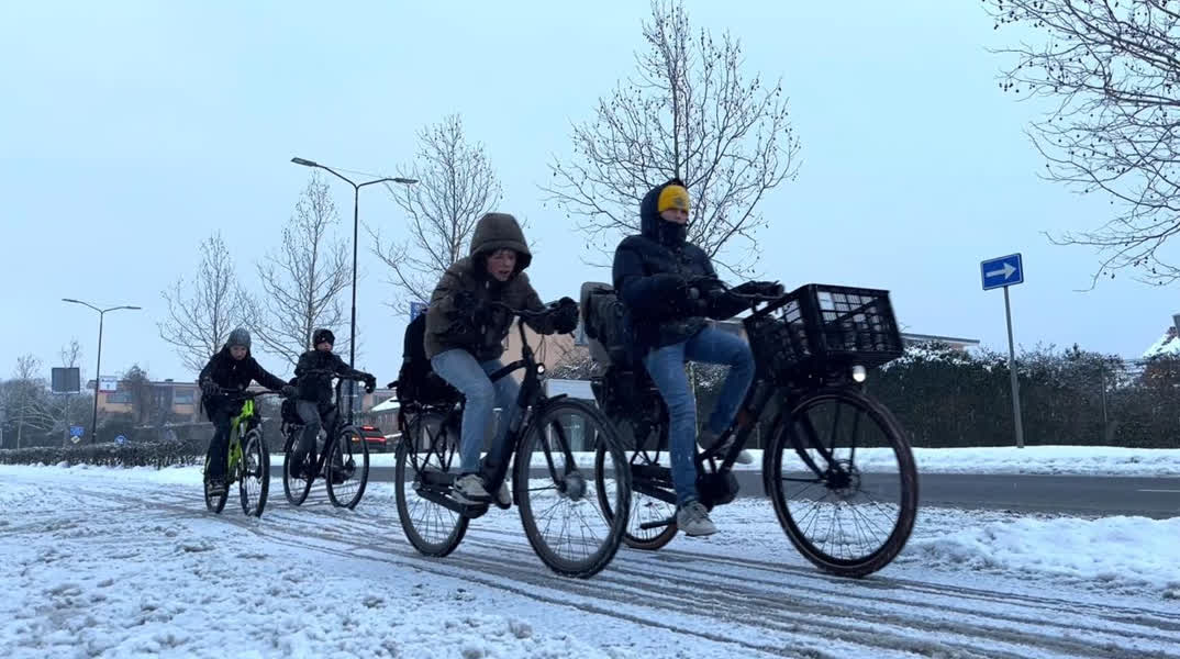 Kwart leerlingen van deze middelbare school mist eerste schooldag van het jaar door winterweer
