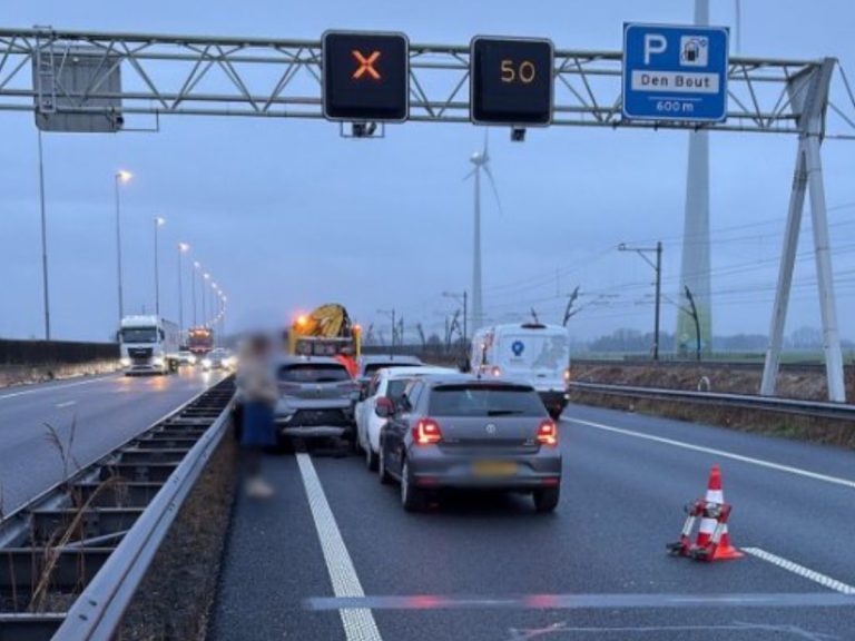 Kettingbotsing zorgt voor file op A15