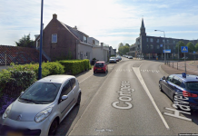 Auto’s beschadigd door losse vrachtwagendeur