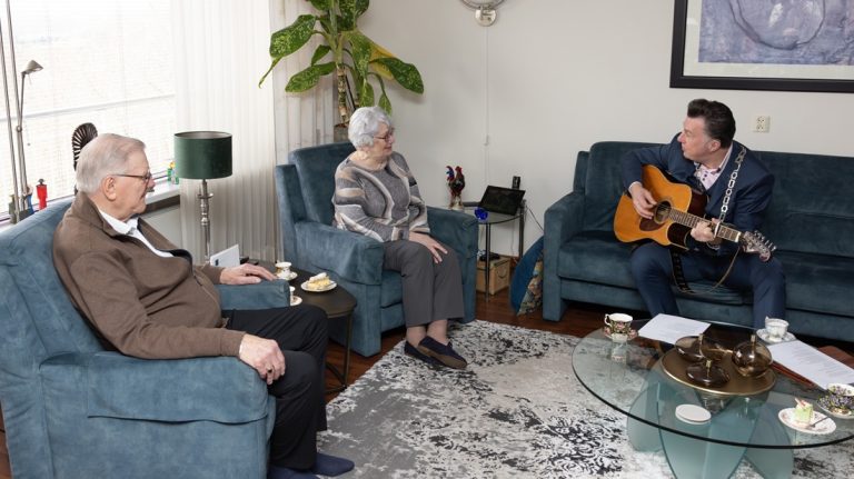 Echtpaar van Oeveren-Smit 60 jaar getrouwd