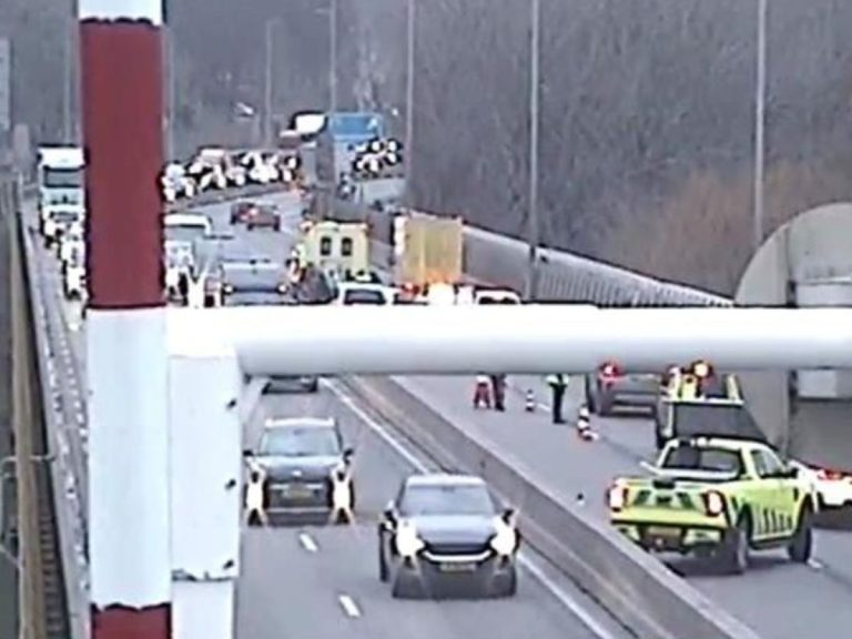 N3 muurvast na aanrijding