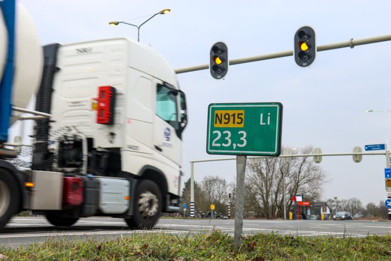 ‘Elke ochtend is het drama’, dus grijpt Rijkswaterstaat in op de N915 (Video)