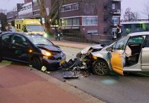 Gewonde en veel schade bij frontale botsing (Video)