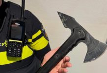 Man aangehouden voor bezit hakbijl en kruisboog
