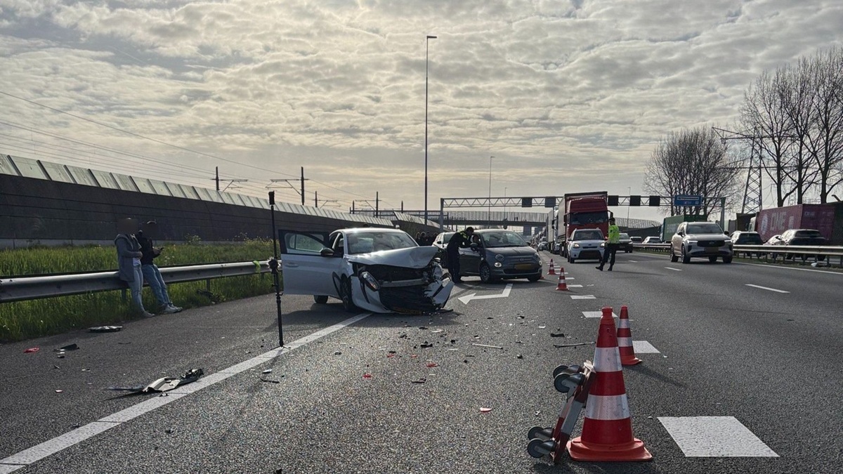 Aanrijding bij Papendrecht zorgt voor lange file in spits