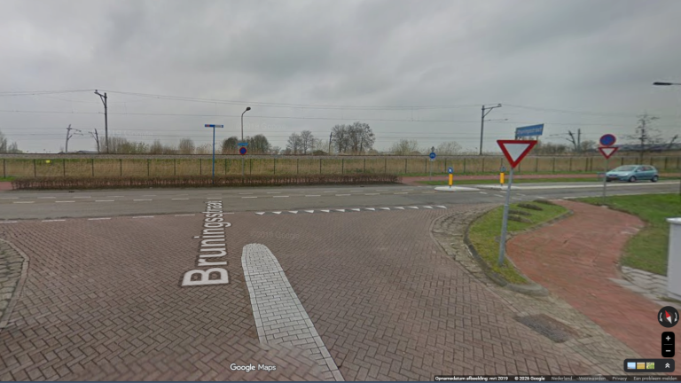 Motorrijder zwaargewond na aanrijding met busje