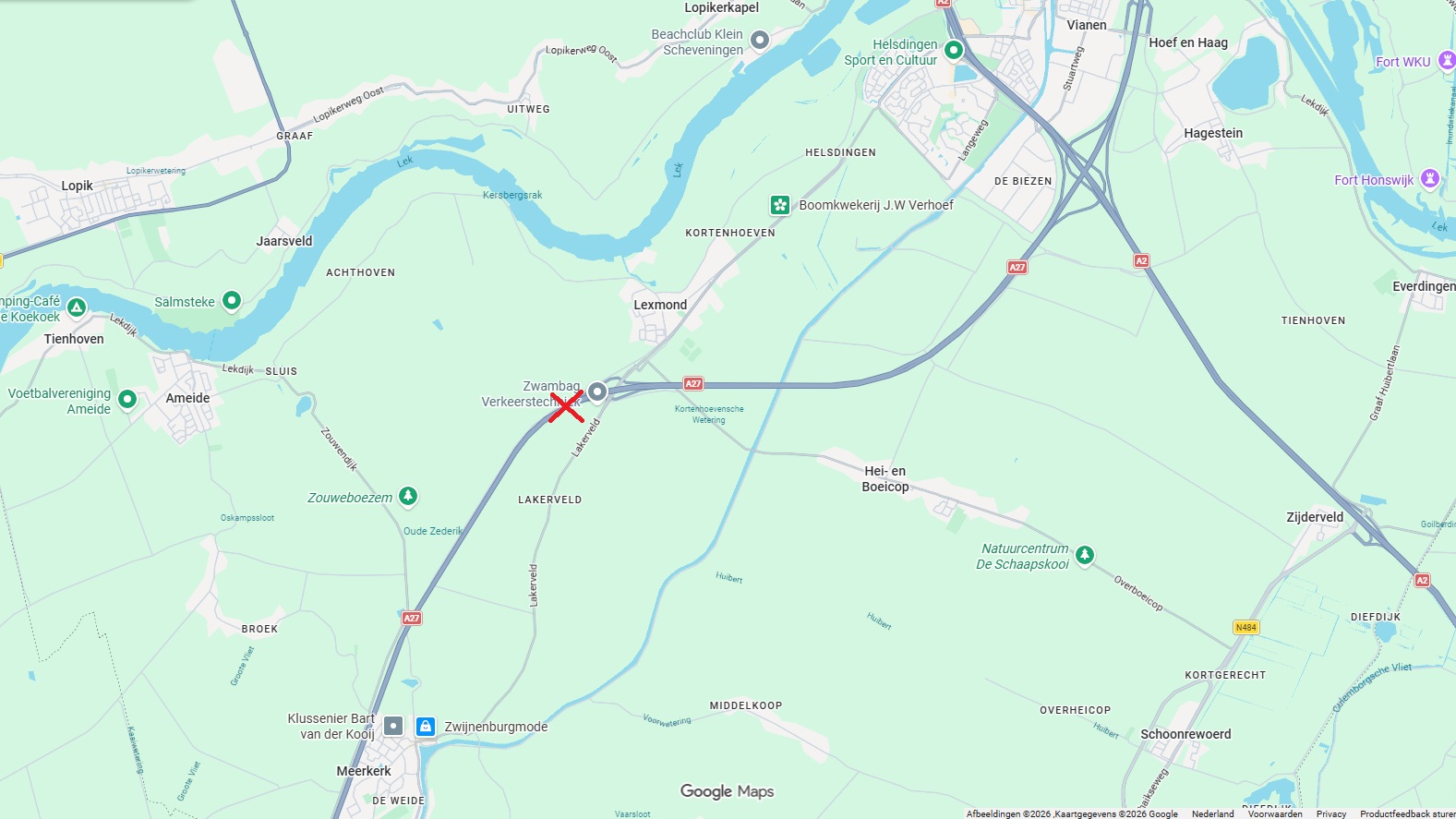 Ernstig ongeluk: camper op z’n kant, inboedel op straat, snelweg dicht