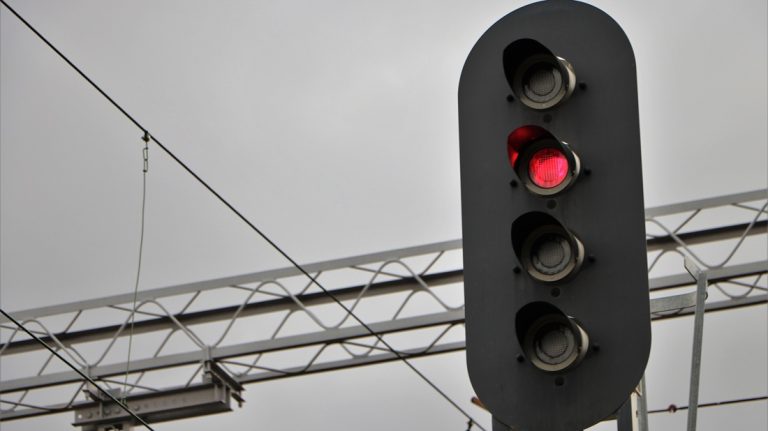 Treinverkeer Dordrecht–Rotterdam nog langer stil door stroomstoring