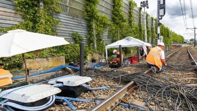 Knik in kabel leidt tot chaos op spoor, maar wat is de precieze oorzaak?