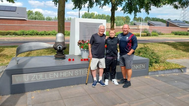 Lancaster Popeye herdacht met bezoek van familie bemanningslid