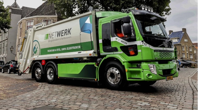Tijd is geld: Ophalen bedrijfsafval logistieke puzzel vanwege brugsluiting