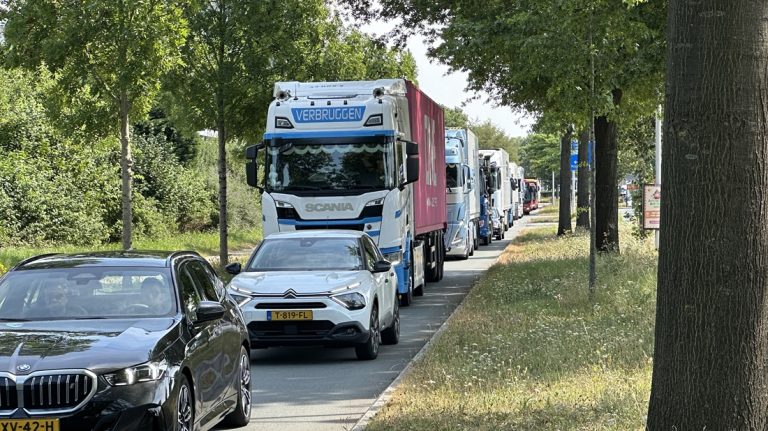 Dichte Noordtunnel veroorzaakt verkeersinfarct in Papendrecht