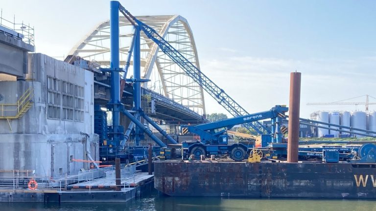 Brugklep wordt ‘opgevijzeld’, scheepvaart Merwede helemaal stil gelegd