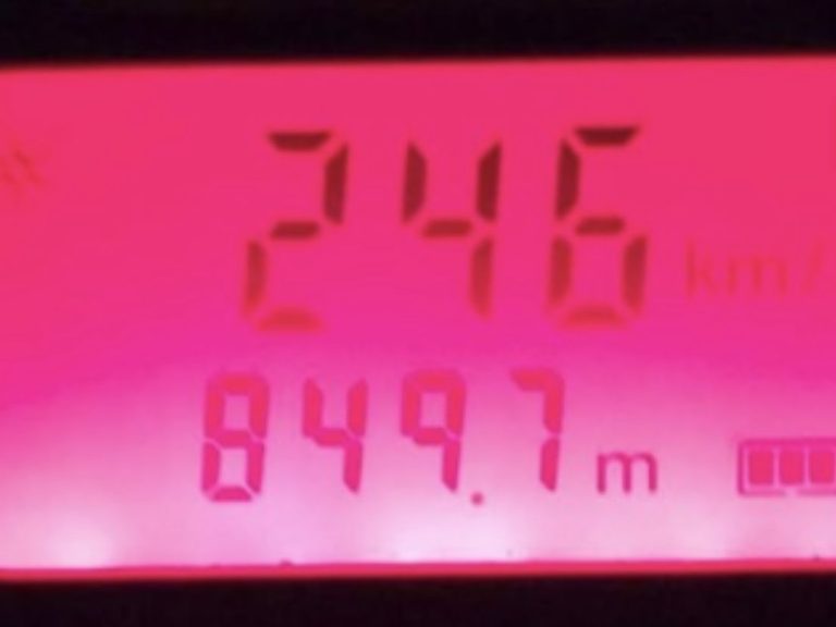 Man onder invloed van drank en drugs rijdt met 246 km/u op snelweg