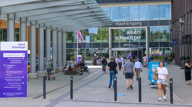 Albert Schweitzer plaatst jaarlijks vijf tot zeven patiënten op zwarte lijst: ‘Jaar lang geen verpleging’