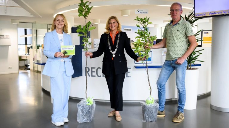 Bij geboorte in Papendrecht krijgen ouders keuze uit boom of knuffel